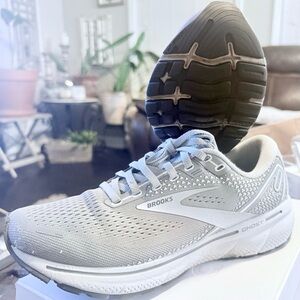 Brooks Ghost 14 Women's Size 8.5 wide (D) Running Shoes Gray